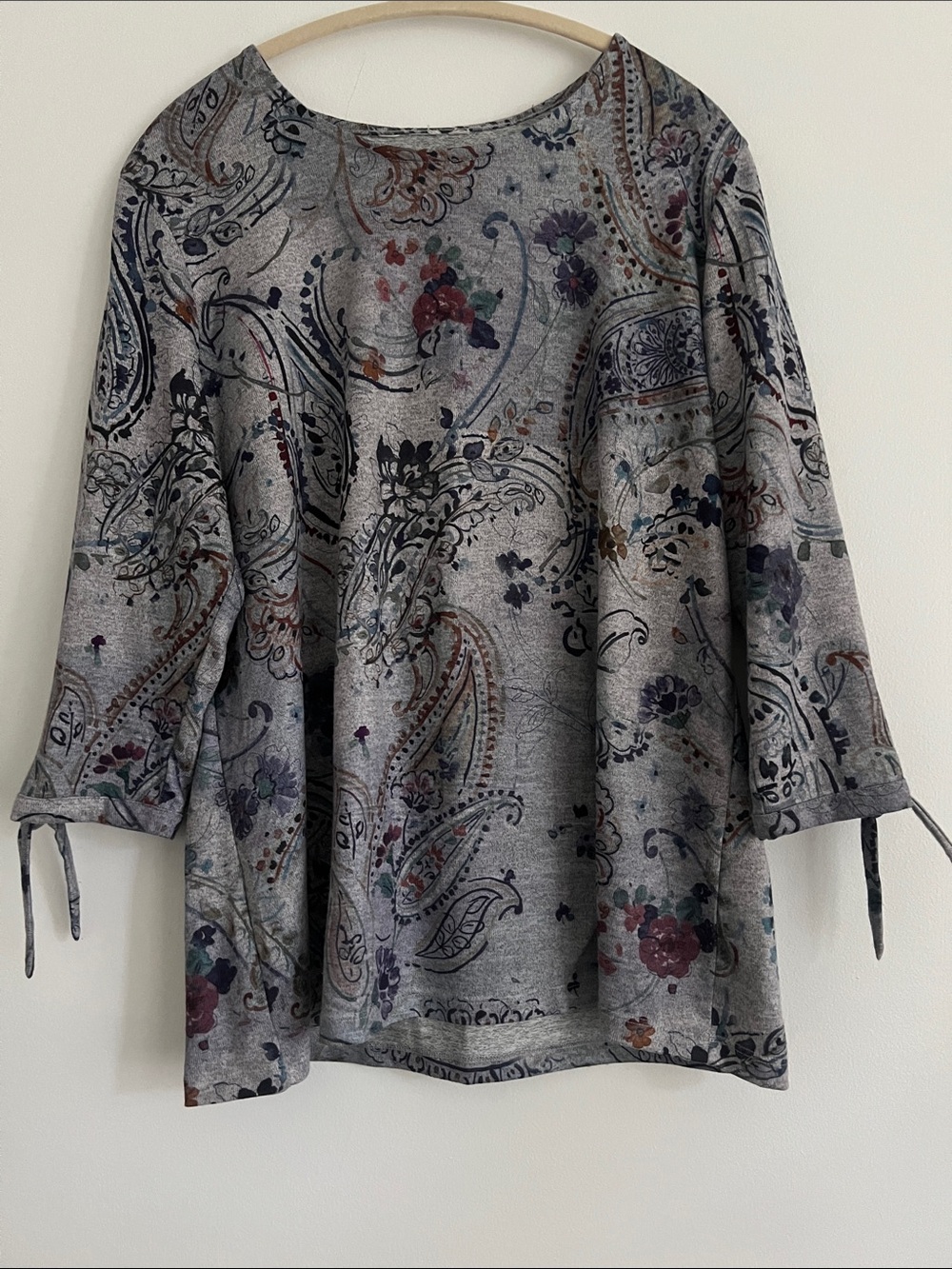 Women's Gray Paisley Floral Tie-Sleeve Top